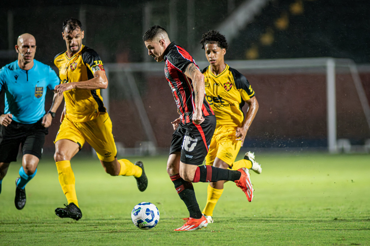 Jogo entre Vitória e Sport contou com reclamação do Leão da Ilha por dois pênaltis não marcados/Victor Ferreira/EC VItória