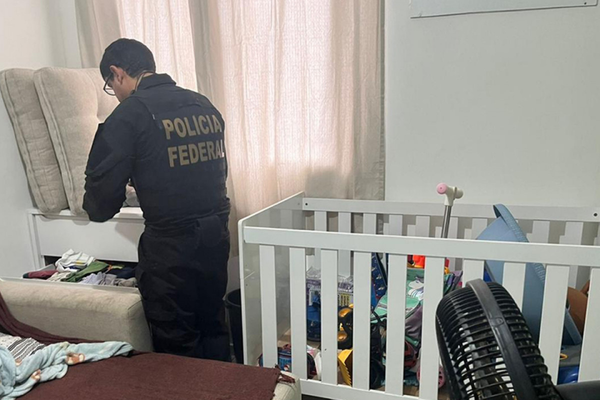 PF cumpriu mandado de busca e apreensão na casa do suspeito em Ipojuca (DIVULGAÇÃO/PF) PF cumpriu mandado de busca e apreensão na casa do suspeito em Ipojuca/DIVULGAÇÃO/PF