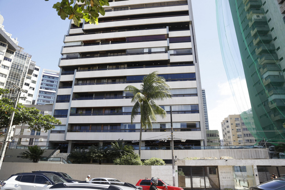 Prédio de luxo fica na Avenida Boa Viagem, na Zona Sul do Recife /Crys Viana/ DP