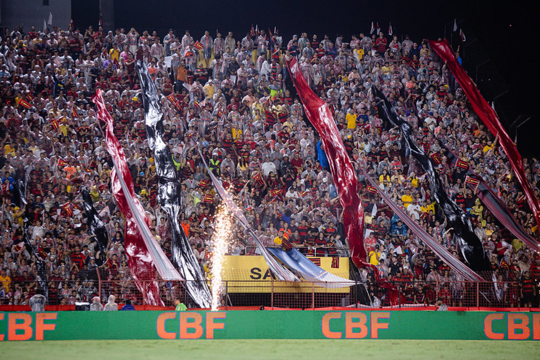 Torcida do Sport presente na Ilha do Retiro