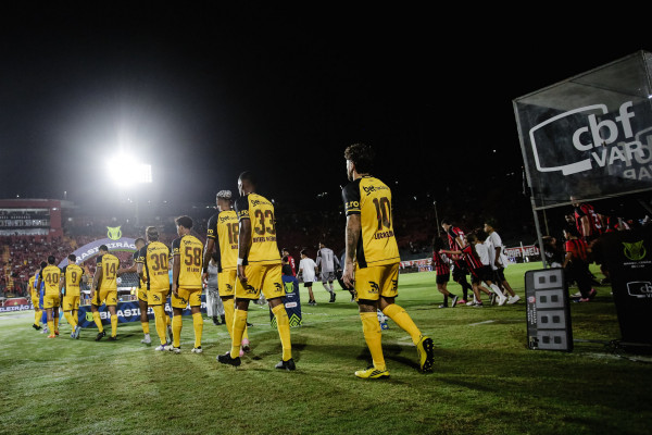Jogo entre Vitória e Sport contou com reclamação do Leão da Ilha por dois pênaltis não marcados