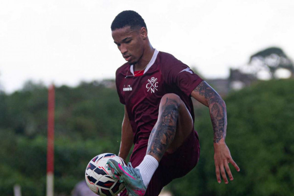 Lucas Cardoso em treino pelo Náutico 