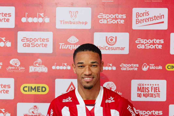Lucas Cardoso em apresentação no Náutico 
