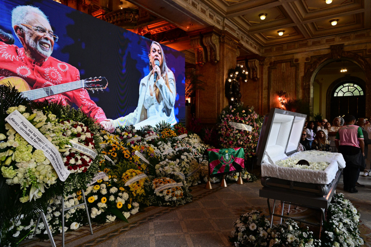 Vista geral do funeral da cantora e atriz brasileira Preta Gil, no Theatro Municipal do Rio de Janeiro, Brasil, em 25 de julho de 2025. Petra Gil, filha do lendário músico Gilberto Gil, morreu em 20 de julho em Nova York, EUA, aos 50 anos, após lutar contra um câncer. (Foto de Pablo PORCIUNCULA / AFP)