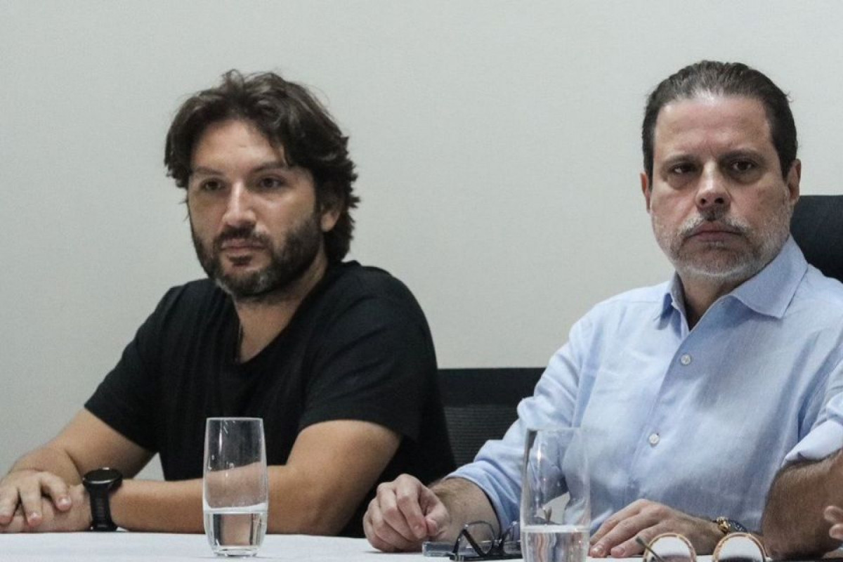 Investidor Iran Barbosa e Bruno Rodrigues, presidente do Santa Cruz, em coletiva/Evelyn Victoria/Santa Cruz