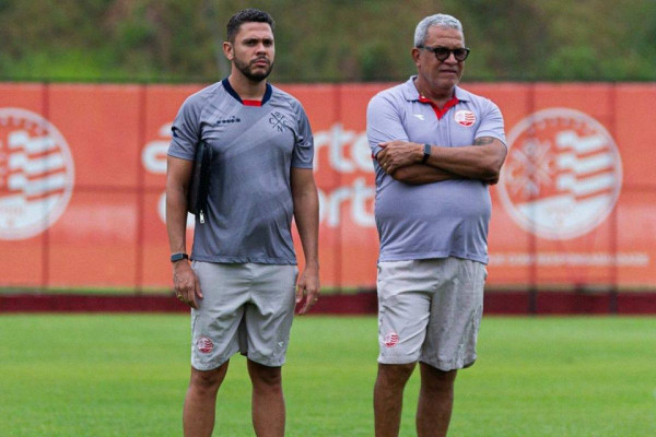 Guilherme e Hélio dos Anjos em treino no Náutico