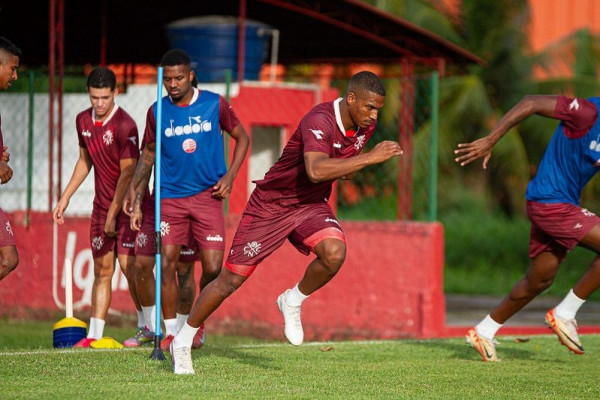 Igor Pereira em treino pelo Náutico