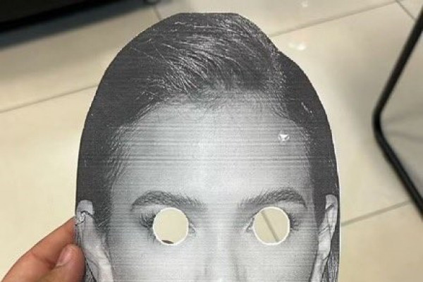 Máscara da atriz Bruna Marquezine 