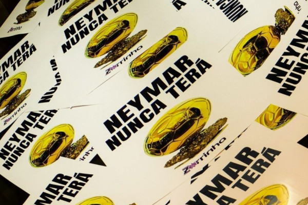 Cartazes de provocação sobre a Bola de Ouro 
