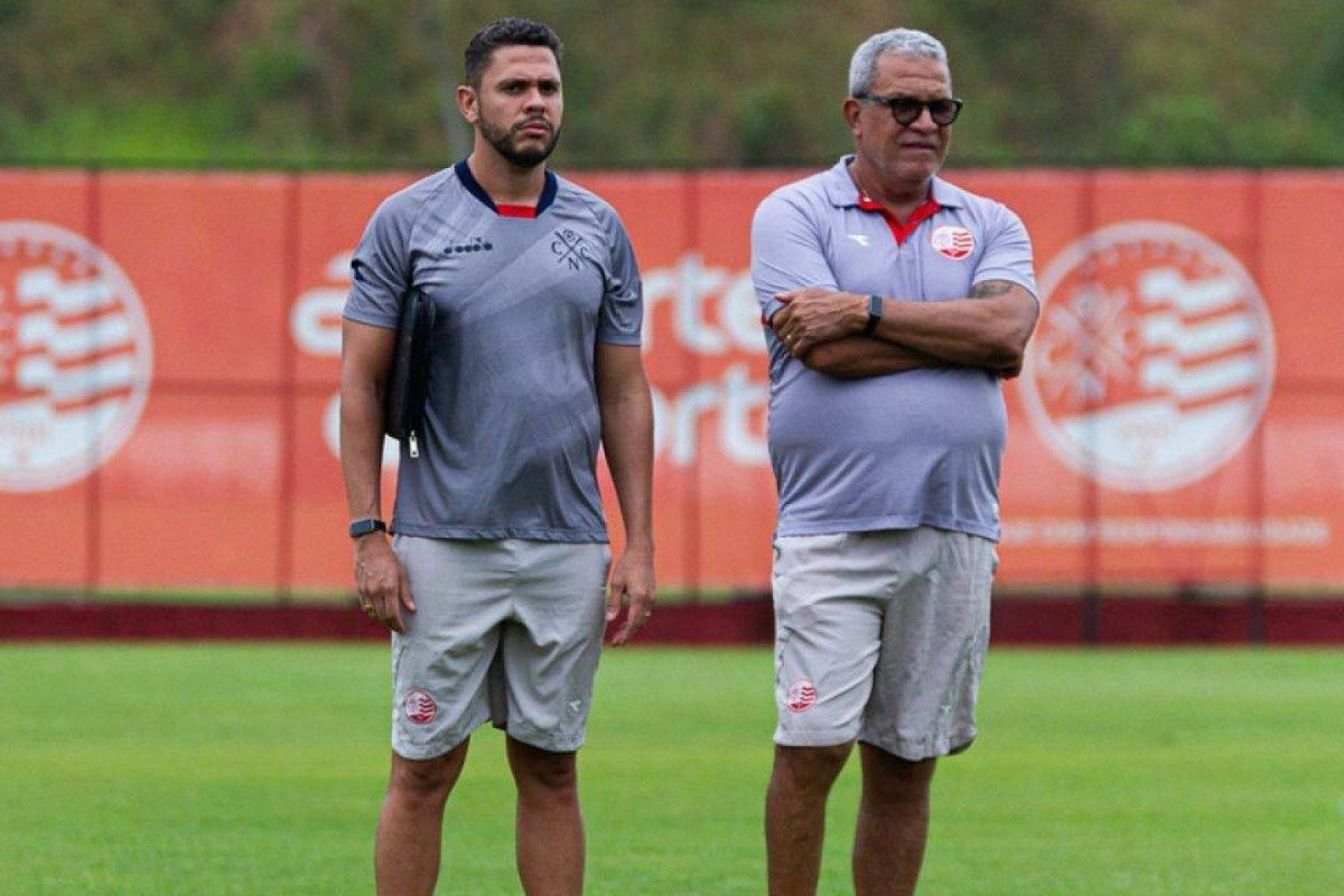 Guilherme e Hélio dos Anjos em treino no Náutico