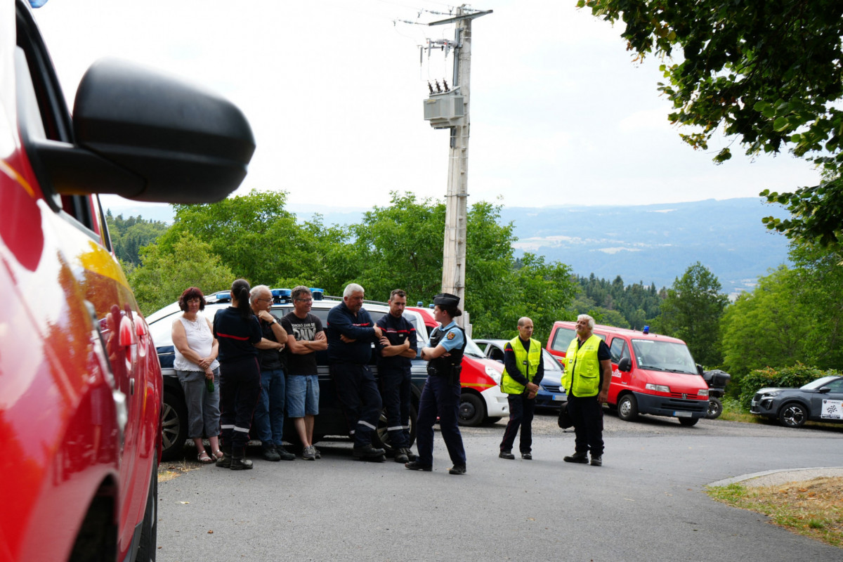 Eles foram atingidos por um carro que saiu da pista (Foto: Sylvain Thizy / AFP) Eles foram atingidos por um carro que saiu da pista/Foto: Sylvain Thizy / AFP