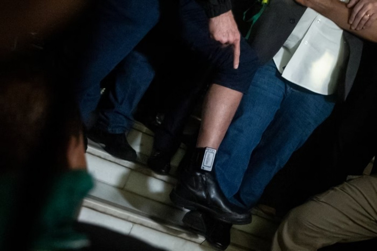 Bolsonaro faz uso de tornozeleira eletrônica (Foto: VINÍCIUS SCHMIDT/METRÓPOLES @vinicius.foto) Bolsonaro faz uso de tornozeleira eletrônica /Foto: VINÍCIUS SCHMIDT/METRÓPOLES @vinicius.foto