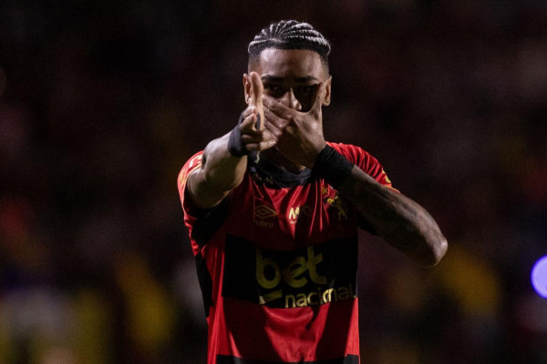 Derik marcou o primeiro gol do Sport
