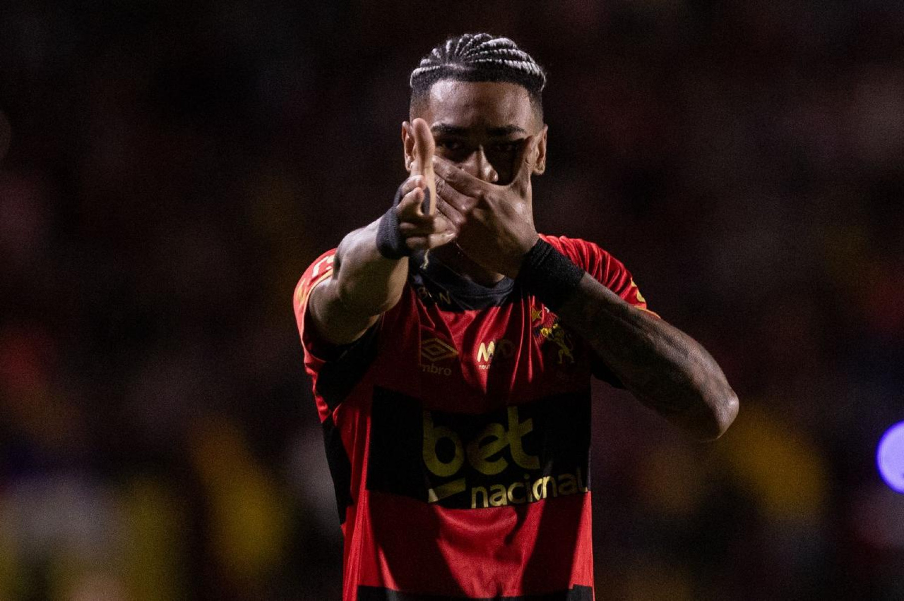 Derik marcou o primeiro gol do Sport
