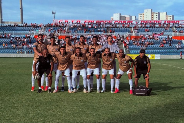 Time do Central em partida contra o Ferroviário