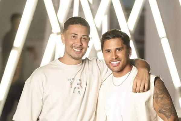 Carlinhos e Lucas começaram a namorar ainda adolescentes, em 2009, e oficializaram a união em maio de 2019 (Reprodução/Redes sociais) Carlinhos e Lucas começaram a namorar ainda adolescentes, em 2009, e oficializaram a união em maio de 2019/Reprodução/Redes sociais