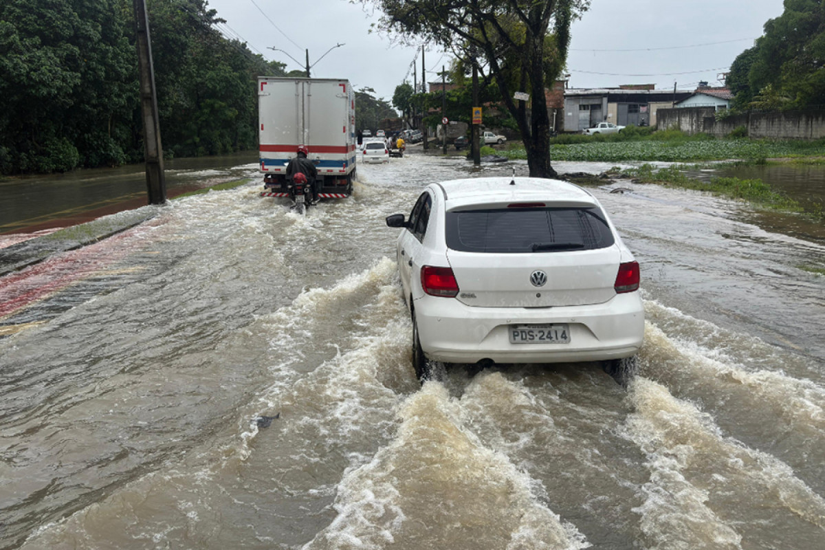 Avenida Dom Hélder na manhã desta segunda (28) (LARISSA CORREA/DP) Avenida Dom Hélder na manhã desta segunda (28)/LARISSA CORREA/DP