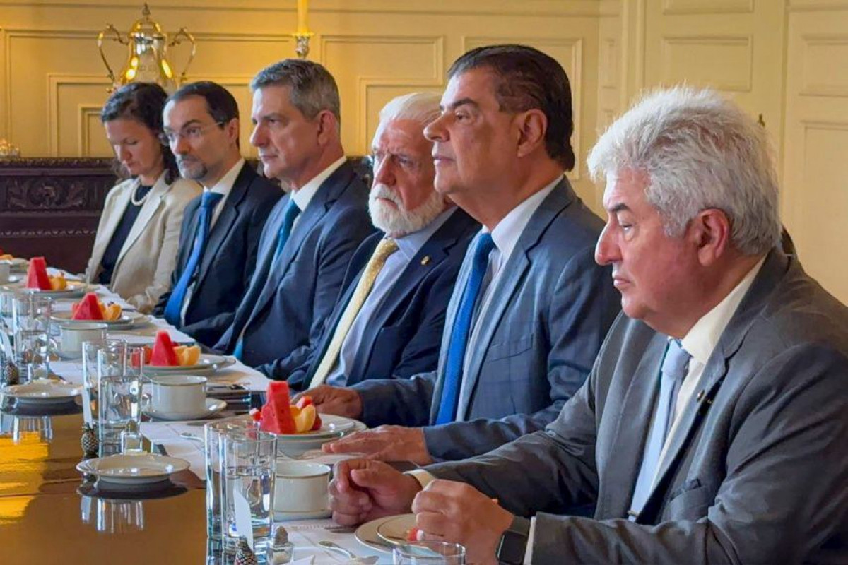 Comitiva de senadores deu início a série de encontros em Washington para tratar do tarifaço de Trump
(VALTERJR) Comitiva de senadores deu início a série de encontros em Washington para tratar do tarifaço de Trump
/VALTERJR