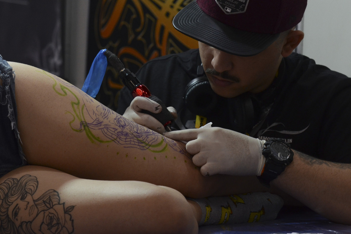 CFM proíbe anestesia para a realização de tatuagens