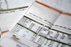 A Neoenergia Pernambuco alerta que o uso consciente da energia el&eacute;trica e a ado&ccedil;&atilde;o de h&aacute;bitos simples na rotina, podem contribuir com a redu&ccedil;&atilde;o do custo
