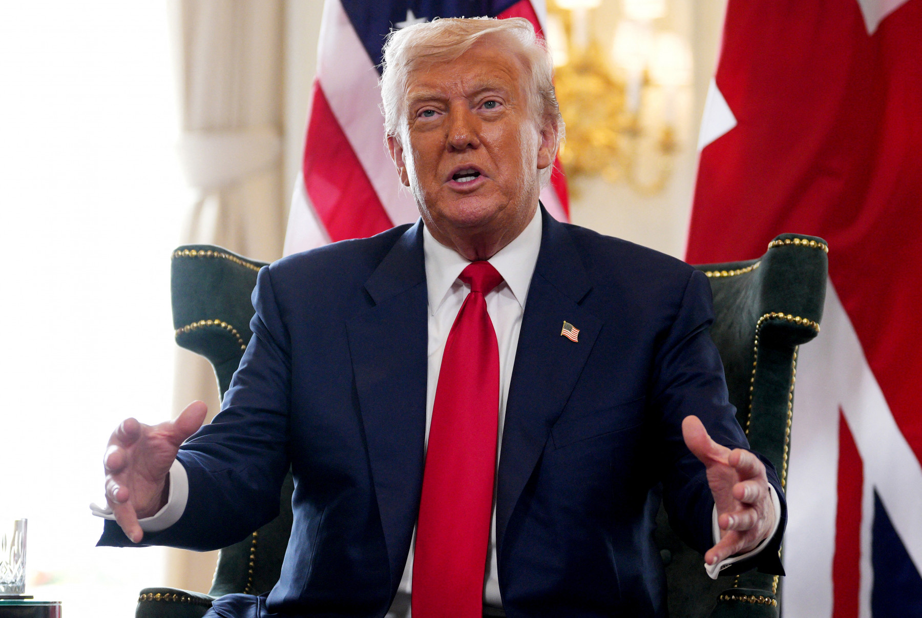 O presidente dos EUA, Donald Trump, discursa durante uma reunião bilateral no Trump Turnberry Golf Courses, em Turnberry, sudoeste da Escócia, em 28 de julho de 2025. (Foto de Christopher Furlong / POOL / AFP)