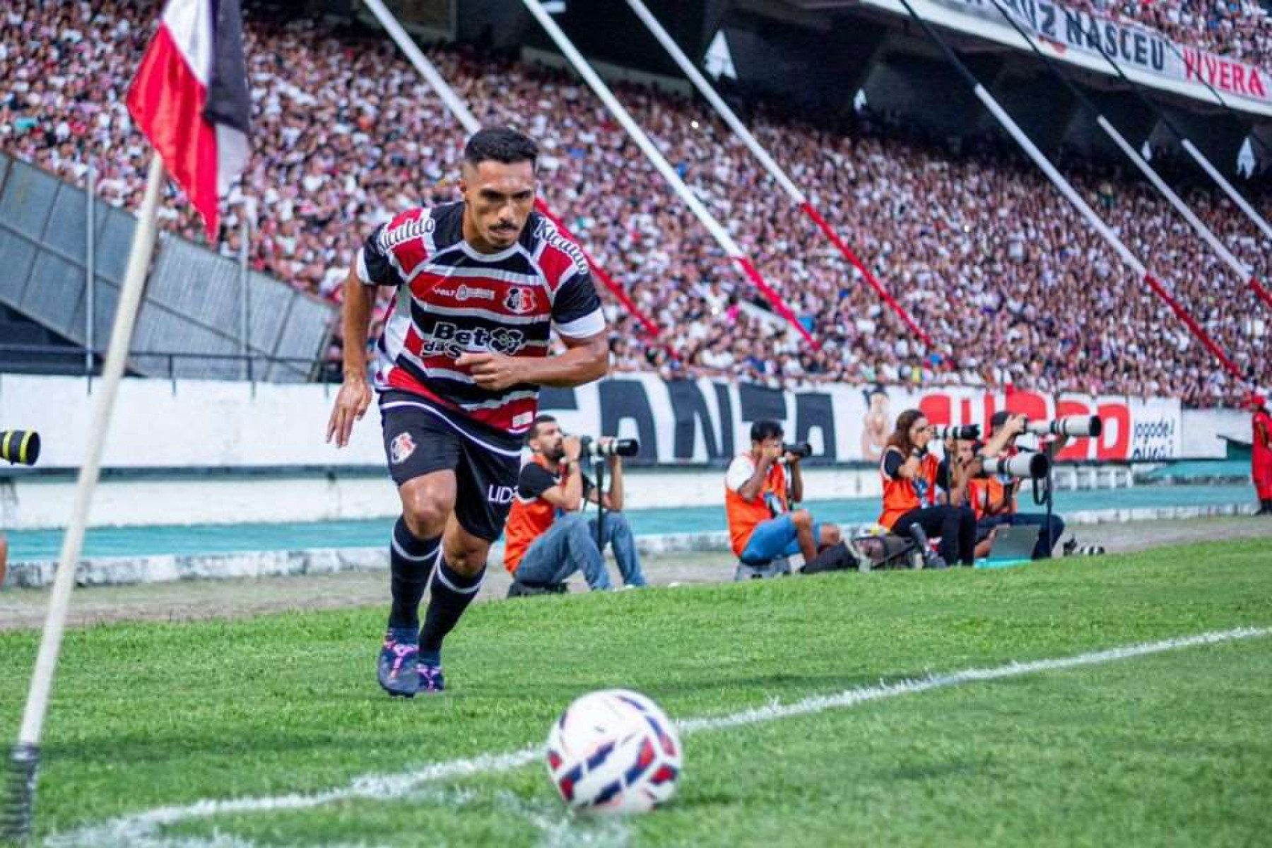 Torcida do Santa Cruz no estádio do Arruda 