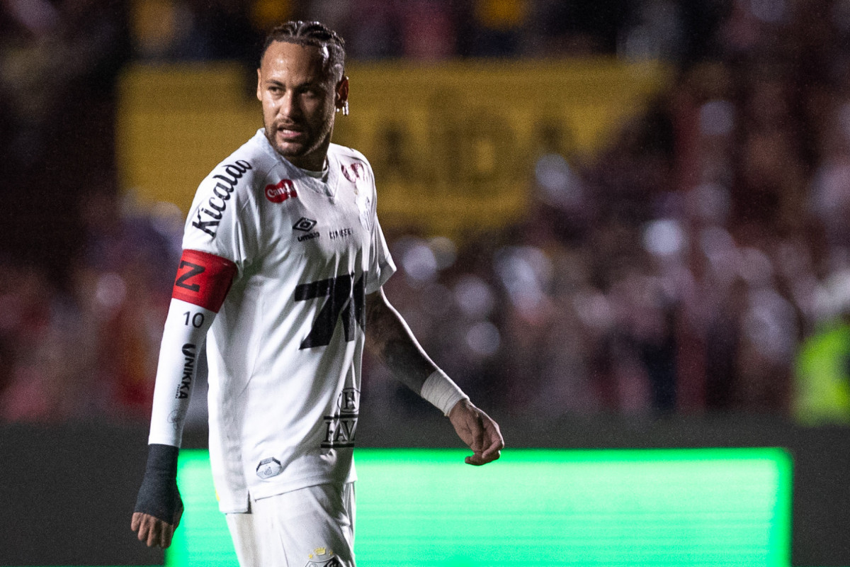 Recife, PE, 26/07/2025 - SPORT X SANTOS - Na noite desse sábado(26), a equipe do Sport recebeu a equipe do Santos pelo Campeonato Brasileiro da Serie A 2025 no estádio da Ilha do Retiro. Jogador do Santos, Neymar/Rafael Vieira