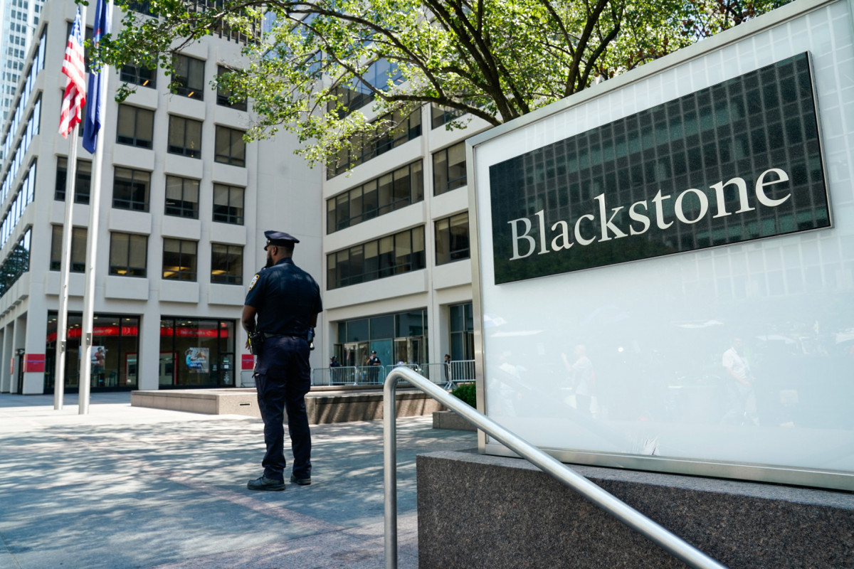  Signage for Blackstone is seen as a New York City Police (NYPD) officer stands outside the 345 Park Avenue building, the scene of last night's deadly shootings in Midtown Manhattan in New York on July 29, 2025. A man who killed four people, then committed suicide in a New York skyscraper, may have been targeting the NFL offices there because he blamed the American football league for brain injuries he said he suffered, Mayor Eric Adams said Tuesday. The revelation that the killer, identified as 27-year-old Shane Tamura, carried a note referring to the degenerative brain disease chronic traumatic encephalopathy (CTE), offered the first possible motive for the shootings late Monday that brought central Manhattan to a standstill. 