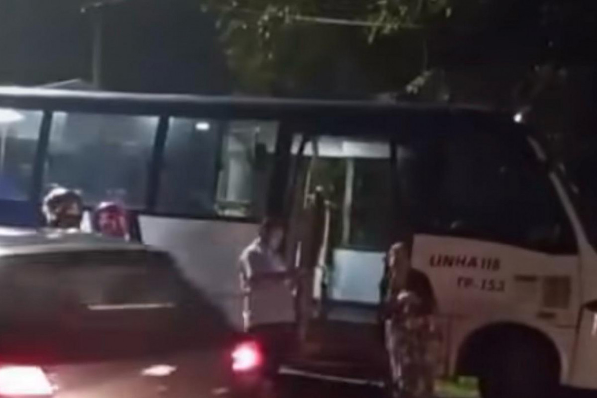 Acidente envolvendo micro-ônibus não deixou nenhum ferido