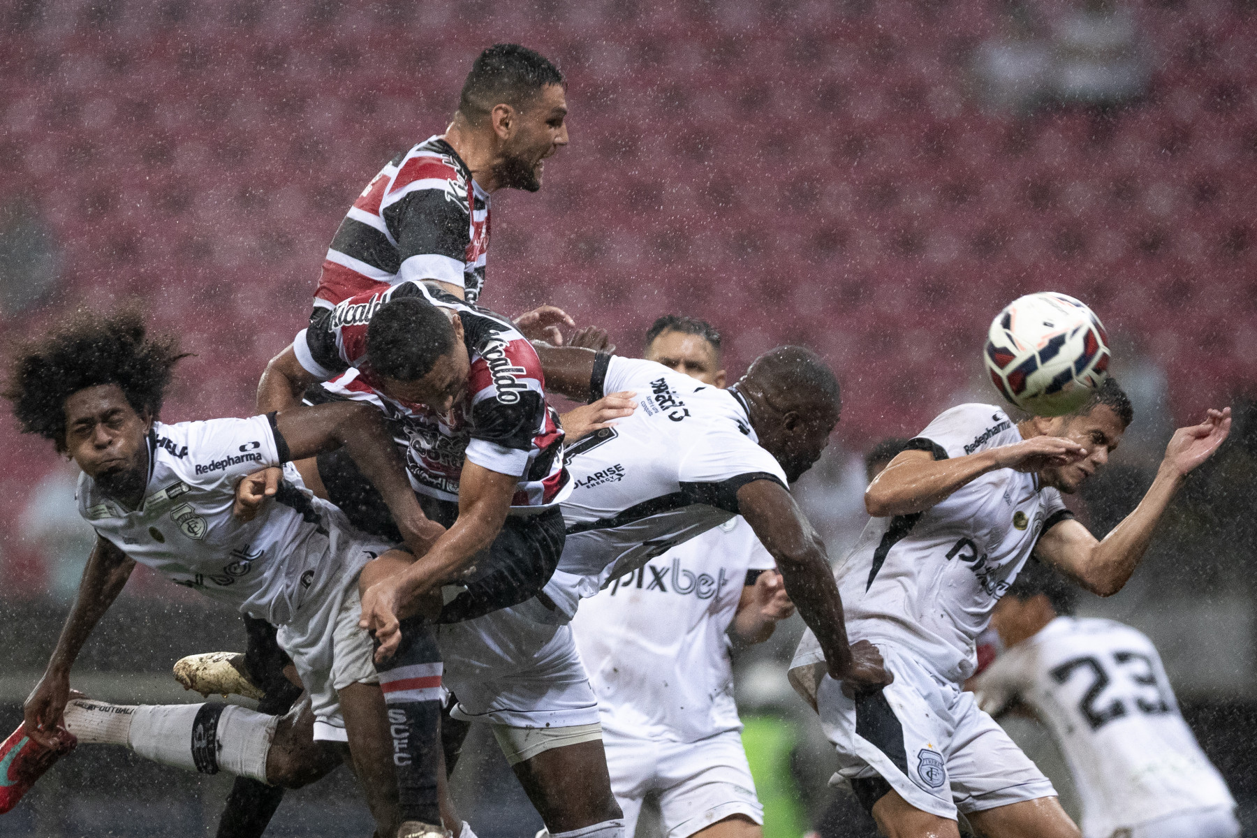 São Lourenço da Mata, PE, 27/07/2025 - SANTA CRUZ X TREZE - Na tarde deste domingo(27), a equipe do Santa Cruz recebeu a equipe do Treze pelo Campeonato Brasileiro da Serie D 2025 na Arena de Pernambuco. Jogador do Santa Cruz, Eurico Lima