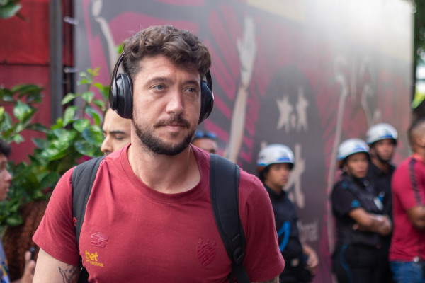 Recife, PE, 20/07/2025 - SPORT X BOTAFOGO - Na tarde deste domingo(20), a equipe do Sport recebeu a equipe do Botafogo pelo Campeonato Brasileiro da Serie A 2025 no est&aacute;dio da Ilha do Retiro. Jogador do Sport, Ca&iacute;que Fran&ccedil;a.