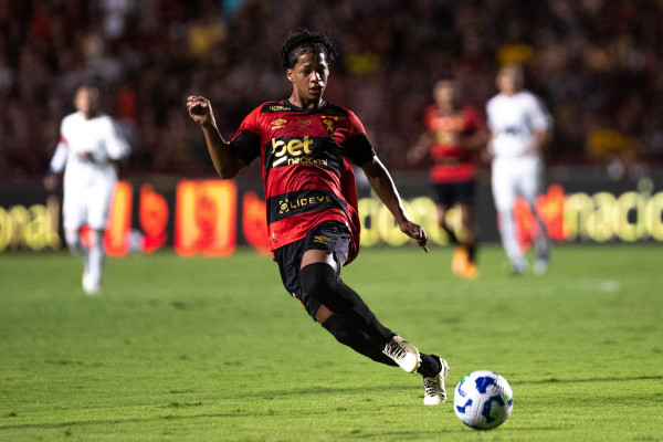Zé Lucas, volante do Sport