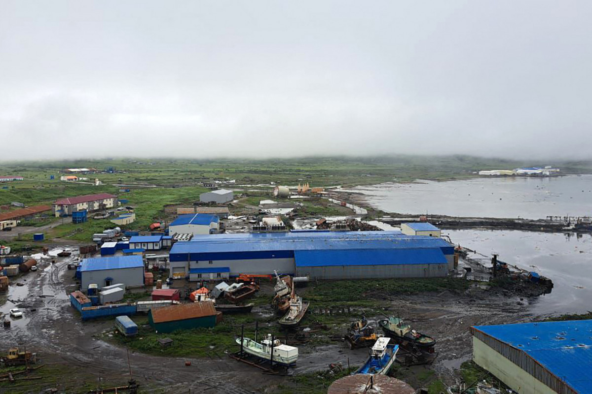 Esta foto divulgada pelo Governo da Região de Sakhalin em 30 de julho de 2025 mostra Severo-Kurilsk, atingido pelo tsunami, na ilha de Paramushir, no norte das Ilhas Curilas da Rússia. Um dos terremotos mais fortes já registrados atingiu o Extremo Oriente russo, pouco povoado, na manhã de 30 de julho, causando tsunamis de até quatro metros (12 pés) no Pacífico e provocando evacuações do Havaí para o Japão. (Foto: Handout / Governo da Região de Sakhalin da Rússia / AFP) ( AFP) Esta foto divulgada pelo Governo da Região de Sakhalin em 30 de julho de 2025 mostra Severo-Kurilsk, atingido pelo tsunami, na ilha de Paramushir, no norte das Ilhas Curilas da Rússia. Um dos terremotos mais fortes já registrados atingiu o Extremo Oriente russo, pouco povoado, na manhã de 30 de julho, causando tsunamis de até quatro metros (12 pés) no Pacífico e provocando evacuações do Havaí para o Japão. (Foto: Handout / Governo da Região de Sakhalin da Rússia / AFP) / AFP