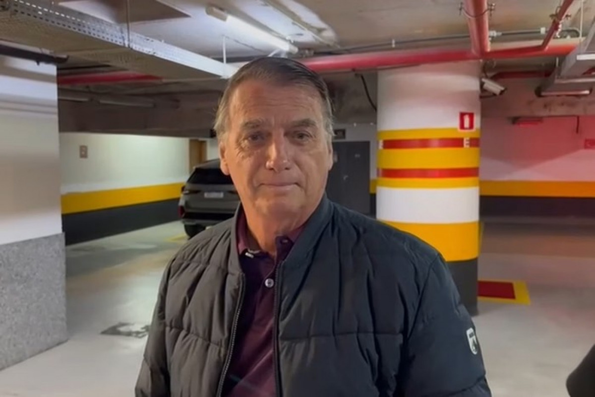 Jair Bolsonaro silencia ao ser questionado sobre prisão de Carla Zambelli/Giovanna Pécora/Metrópoles