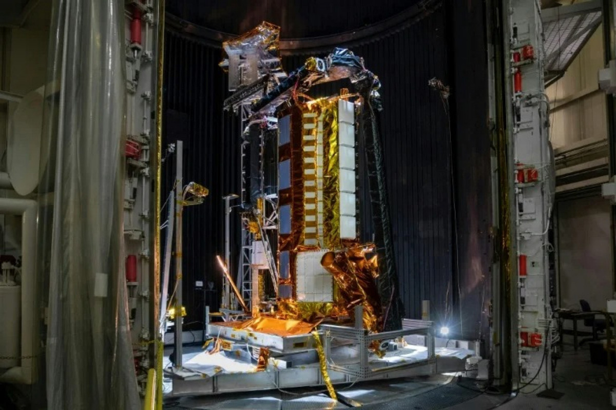 Imagem da Nasa obtida em 29 de julho de 2025 mostra o satélite NISAR em um Laboratório em Pasadena, Califórnia, Estados Unido/NASA/AFP