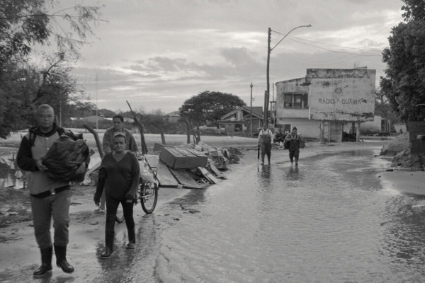 Documentário foi rodado com equipe de seis pessoas durante catástrofe ocorrida em maio de 2024