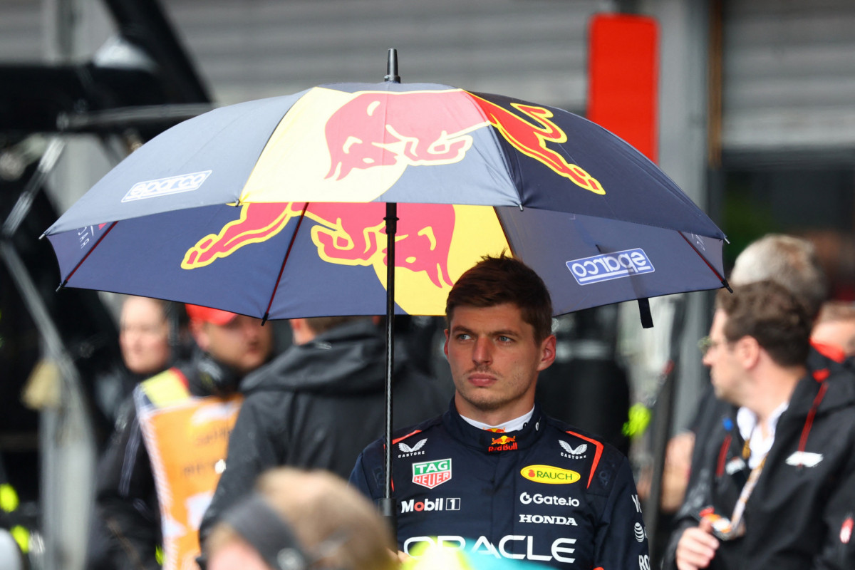 Max Verstappen permanece na Red Bull Racing para a temporada de 2026 ( AFP) Max Verstappen permanece na Red Bull Racing para a temporada de 2026/ AFP