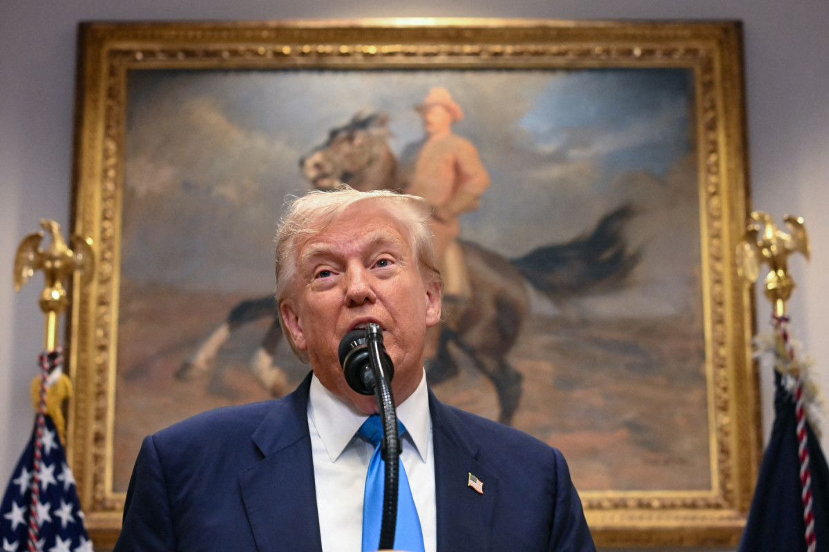 O presidente dos EUA, Donald Trump, discursa antes de assinar a Lei de Reforma do Programa de Empréstimos Imobiliários do VA (Veterans Loan Program Reform Act) na Sala Roosevelt da Casa Branca, em Washington, D.C., em 30 de julho de 2025. O projeto de lei visa ajudar veteranos a receber assistência federal aprimorada para financiamentos imobiliários. (Foto de Jim WATSON / AFP) ( AFP)
O presidente dos EUA, Donald Trump, discursa antes de assinar a Lei de Reforma do Programa de Empréstimos Imobiliários do VA (Veterans Loan Program Reform Act) na Sala Roosevelt da Casa Branca, em Washington, D.C., em 30 de julho de 2025. O projeto de lei visa ajudar veteranos a receber assistência federal aprimorada para financiamentos imobiliários. (Foto de Jim WATSON / AFP)/ AFP