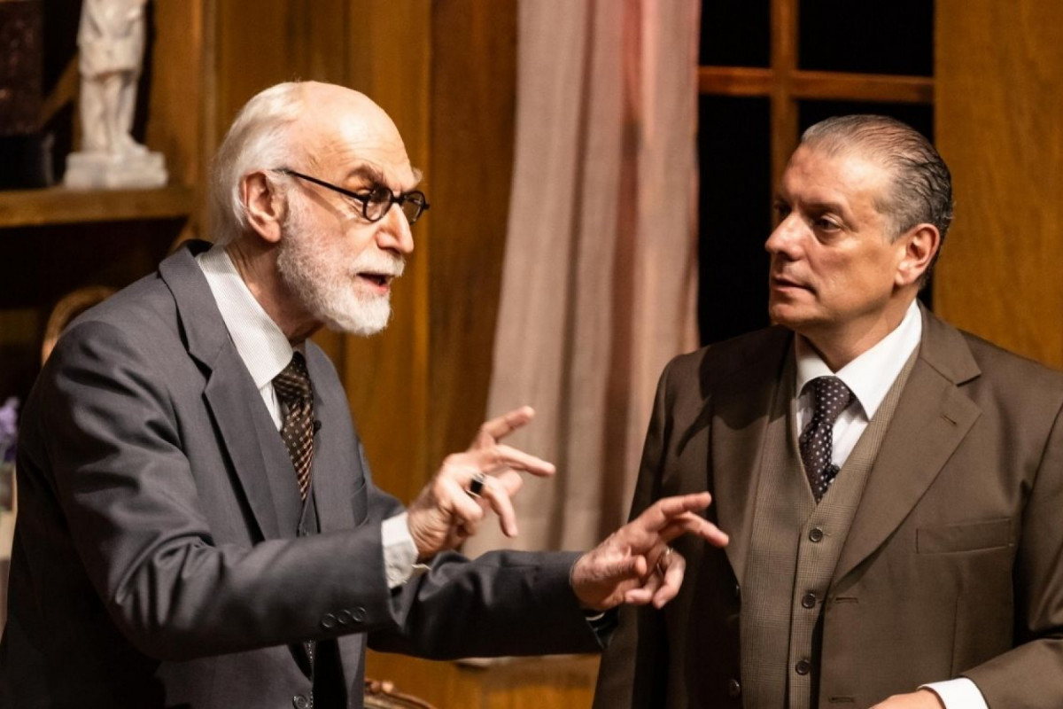 O palco do Teatro do Parque será cenário de um encontro fictício entre dois dos maiores pensadores do século 20: Sigmund Freud, pai da psicanálise, e C.S. Lewis, escritor e defensor da fé cristã. (João Caldas) O palco do Teatro do Parque será cenário de um encontro fictício entre dois dos maiores pensadores do século 20: Sigmund Freud, pai da psicanálise, e C.S. Lewis, escritor e defensor da fé cristã./João Caldas