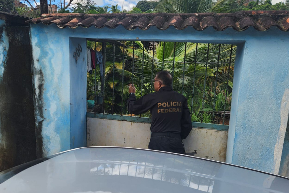 Operação cumpriu mandados de busca e apreensão em Jaboatão (DIVULGAÇÃO/PF) Operação cumpriu mandados de busca e apreensão em Jaboatão/DIVULGAÇÃO/PF