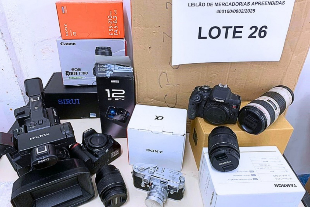O leilão conta com eletrônicos como iPhones, smartwatches, notebooks, câmeras e fones de ouvido