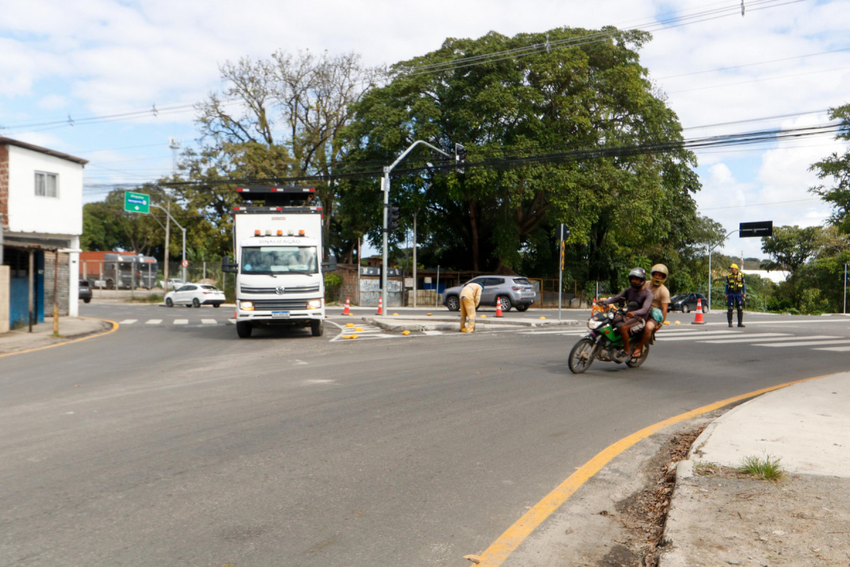 Uma intervenção realizada pela CTTU e pela Emlurb alterou o trânsito na Avenida Doutor José Rufino, na Zona Oeste do Recife.