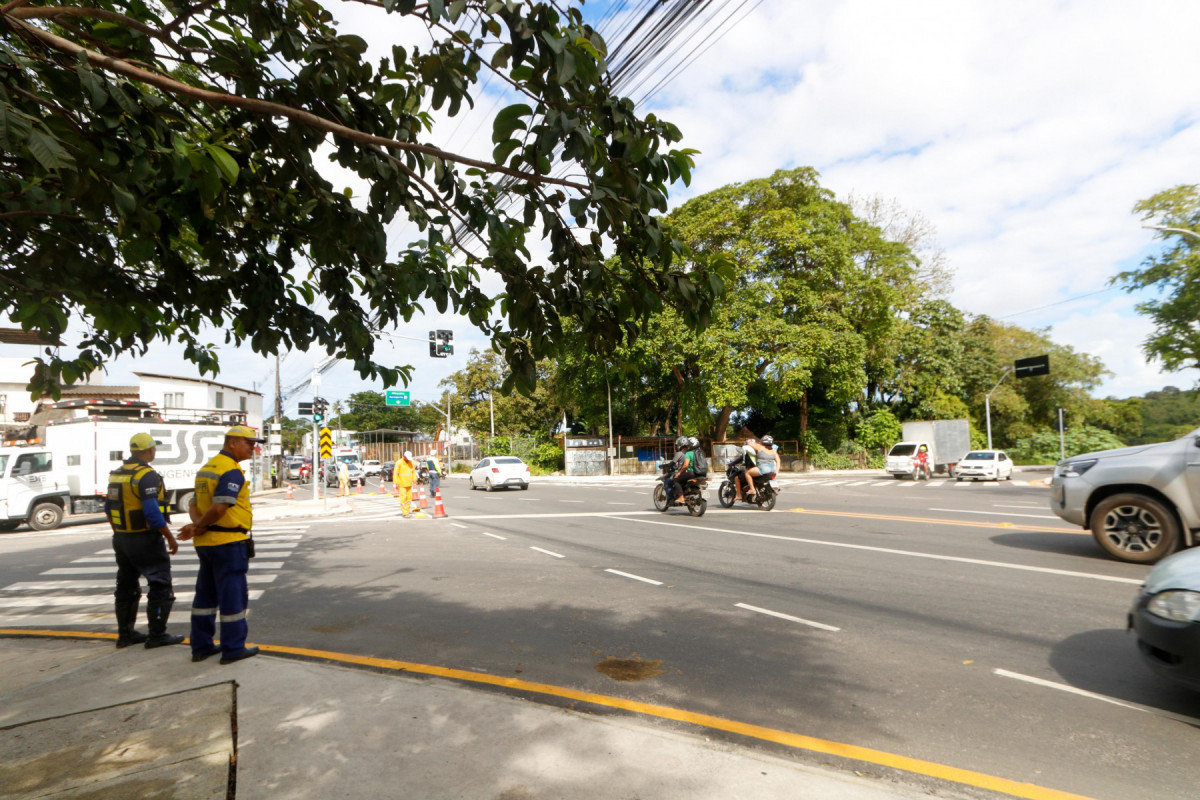 Uma intervenção realizada pela CTTU e pela Emlurb alterou o trânsito na Avenida Doutor José Rufino, na Zona Oeste do Recife.