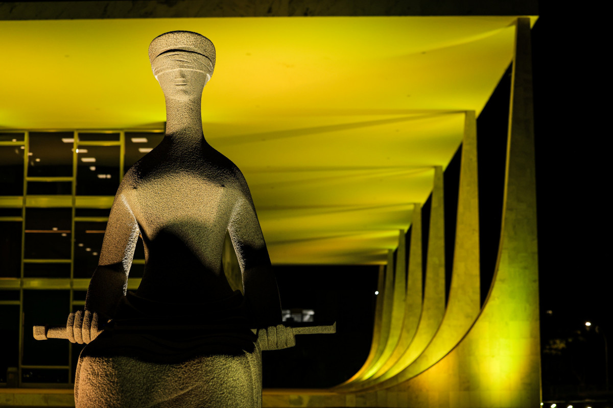 2025-07-25 - STF Iluminado em Amarelo em apoio à Campanha para reforçar as ações de vigilância, prevenção e controle das hepatites virais (Foto: Wallace Martins/STF) 2025-07-25 - STF Iluminado em Amarelo em apoio à Campanha para reforçar as ações de vigilância, prevenção e controle das hepatites virais/Foto: Wallace Martins/STF