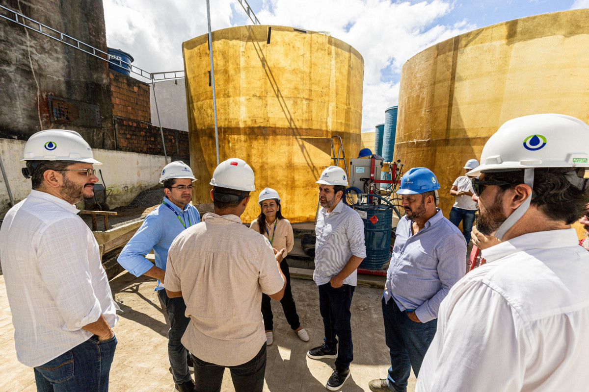 Presidente da Compesa visrtoria obras em Caruaru