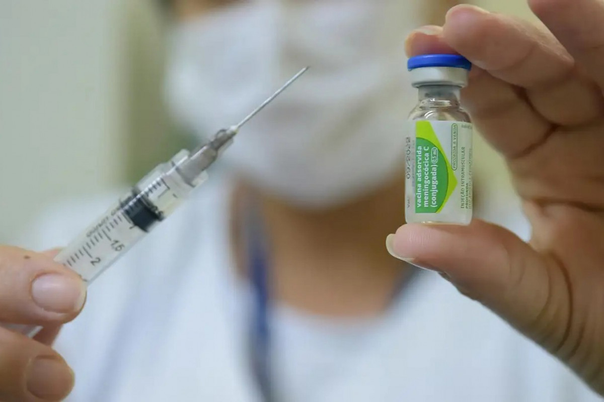 A principal forma de prevenção da meningite é a vacinação