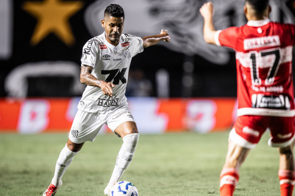 Aderlan, lateral-direito do Santos