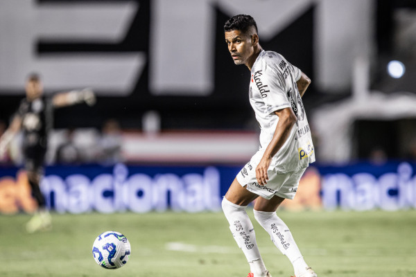 Aderlan, lateral-direito do Santos
