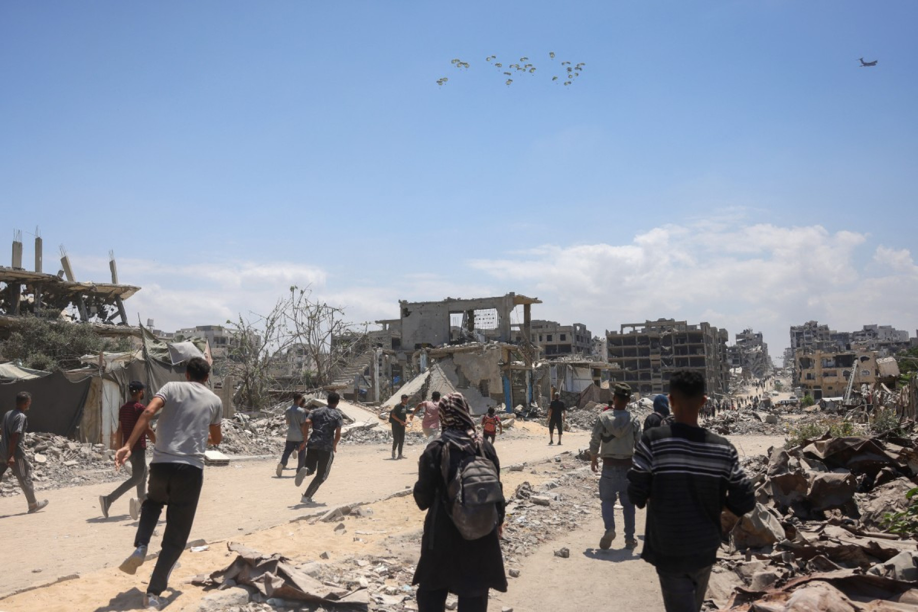 Lançamento aéreo de suprimentos humanitários em Gaza