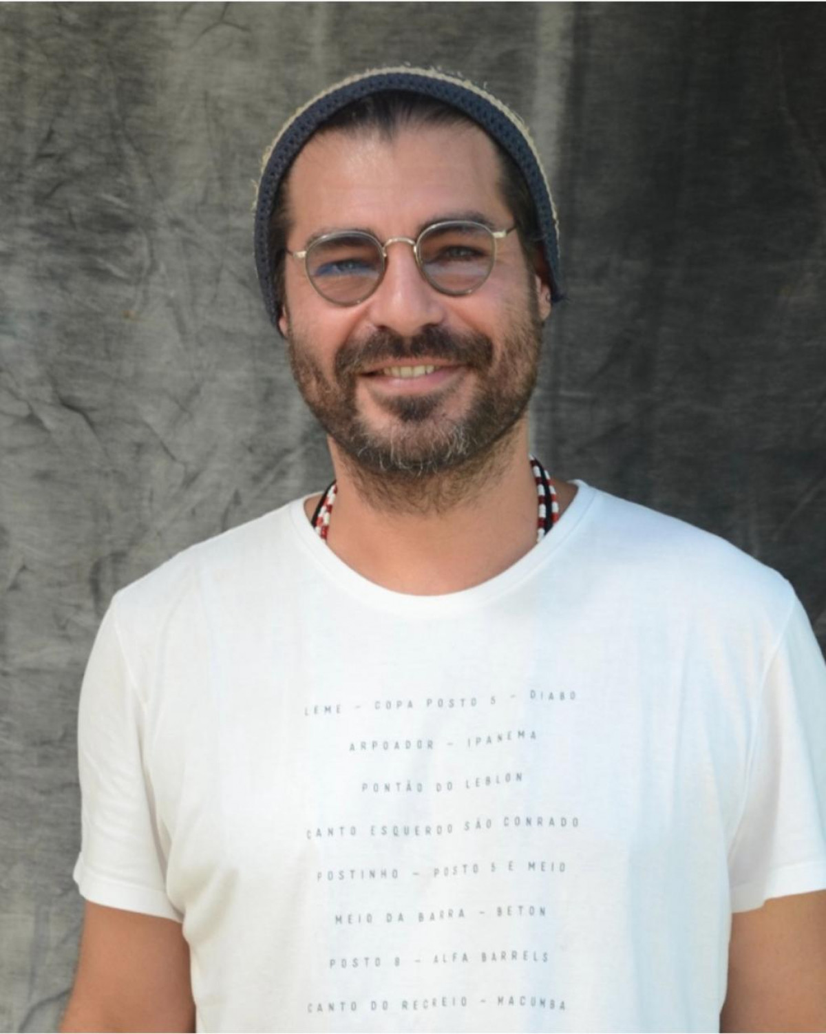 Ator Thiago Lacerda faz leitura cênica de poesias eróticas de Drummond